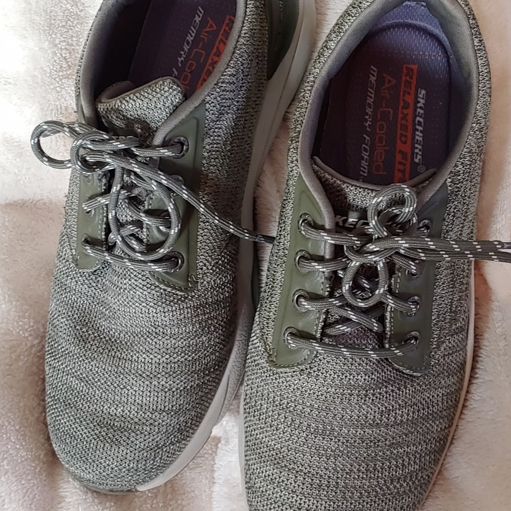 Mens Skechers Size  10.5 Relaxed Fit Tie Shoes